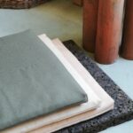 Japansk zabuton som underlag for meditation og mindfulness når du sidder på gulvet. Skåner dine knæ.