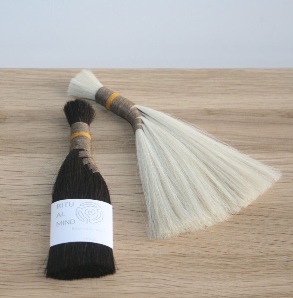 Sansebørste til sansemotorisk stimulation. Brug den til at stryge mod ansigt, hals og arme og din krop vil belønne dig ved at frigive kærlighedshormonet, oxytocin.